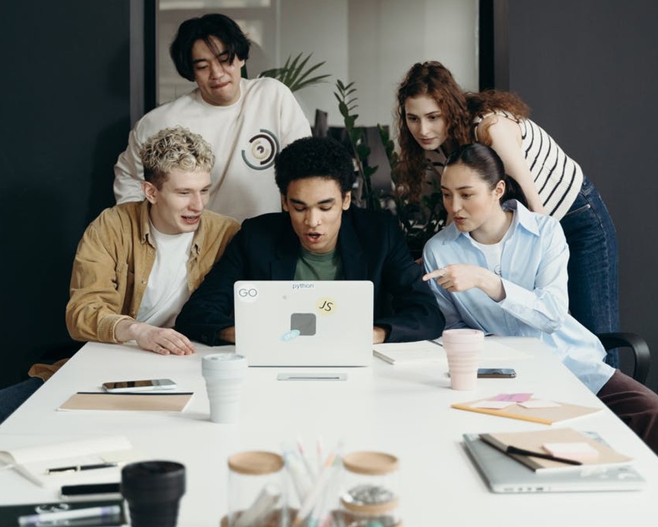 Services GIA MEDIA SERVICES LTD